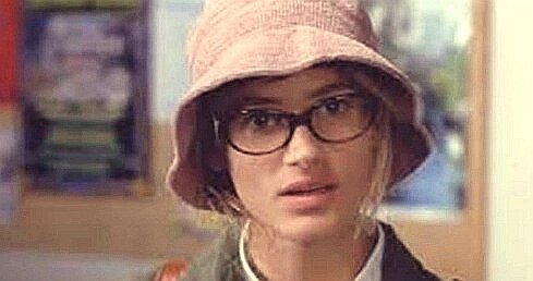 Главная героиня - аспирантка Сесиль. Кадр из фильма "Красотки". Источник фото - veleto.ru