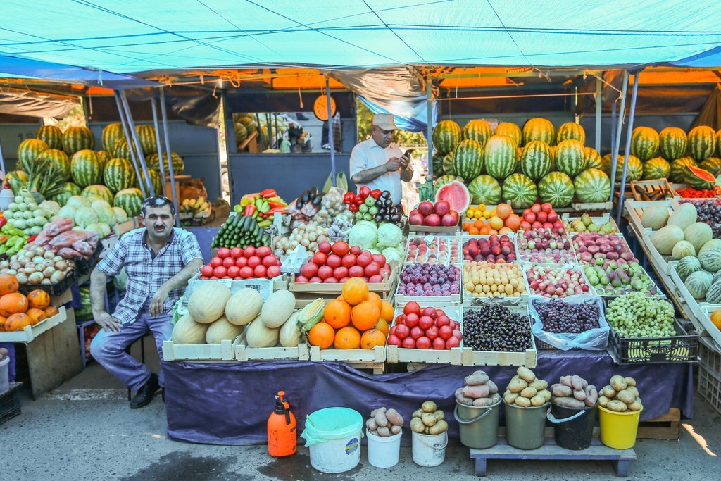 Фрукты на рынке фото