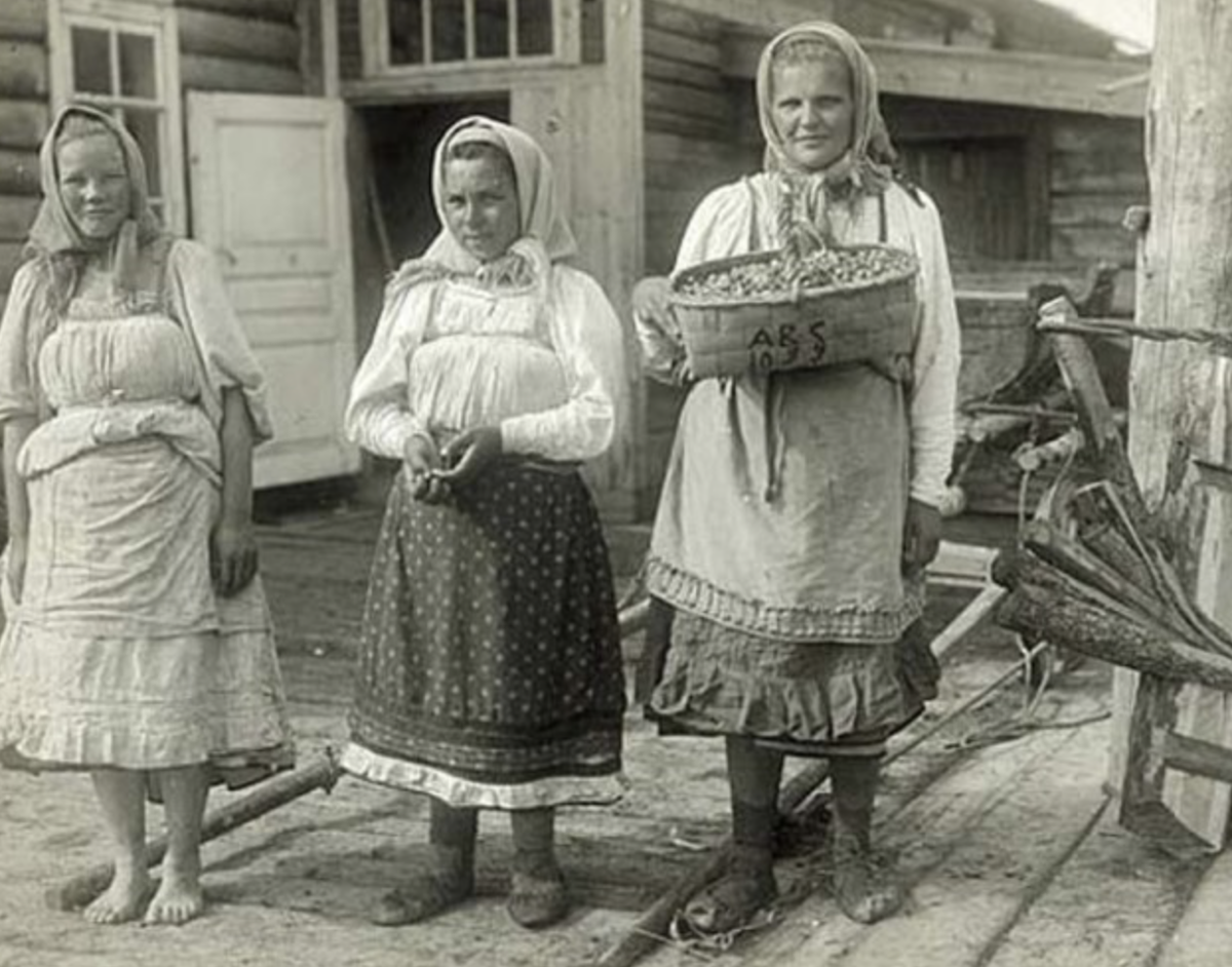 Крестьянки. Фото Yandex.ru