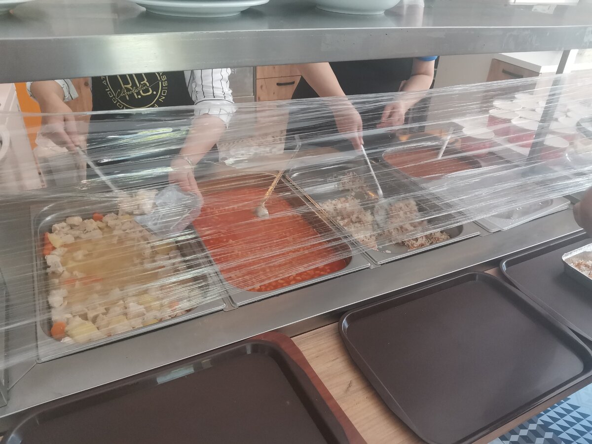 Закрыто пленкой - коронавирус же еще