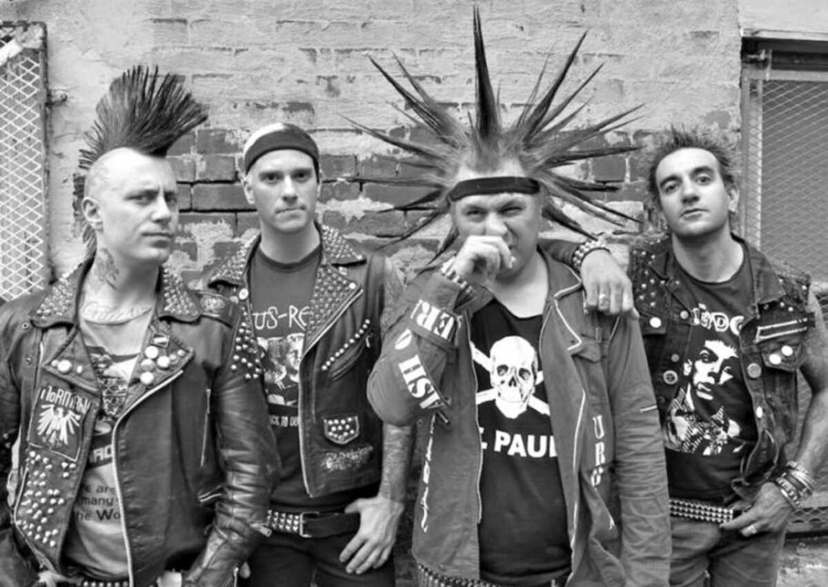 Такой наряд ни один офис не выдержит.