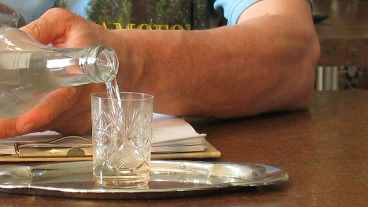 Домашняя водка. Фото Самогон Саныча.