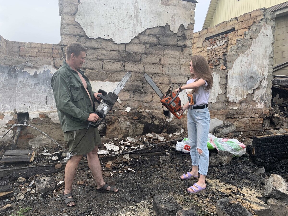 Достали бесплатные дрова на дачу, и с мужем посоревновались и проверили,  какая пила лучше пилит - бензиновая или электрическая. | Самострой | Дзен