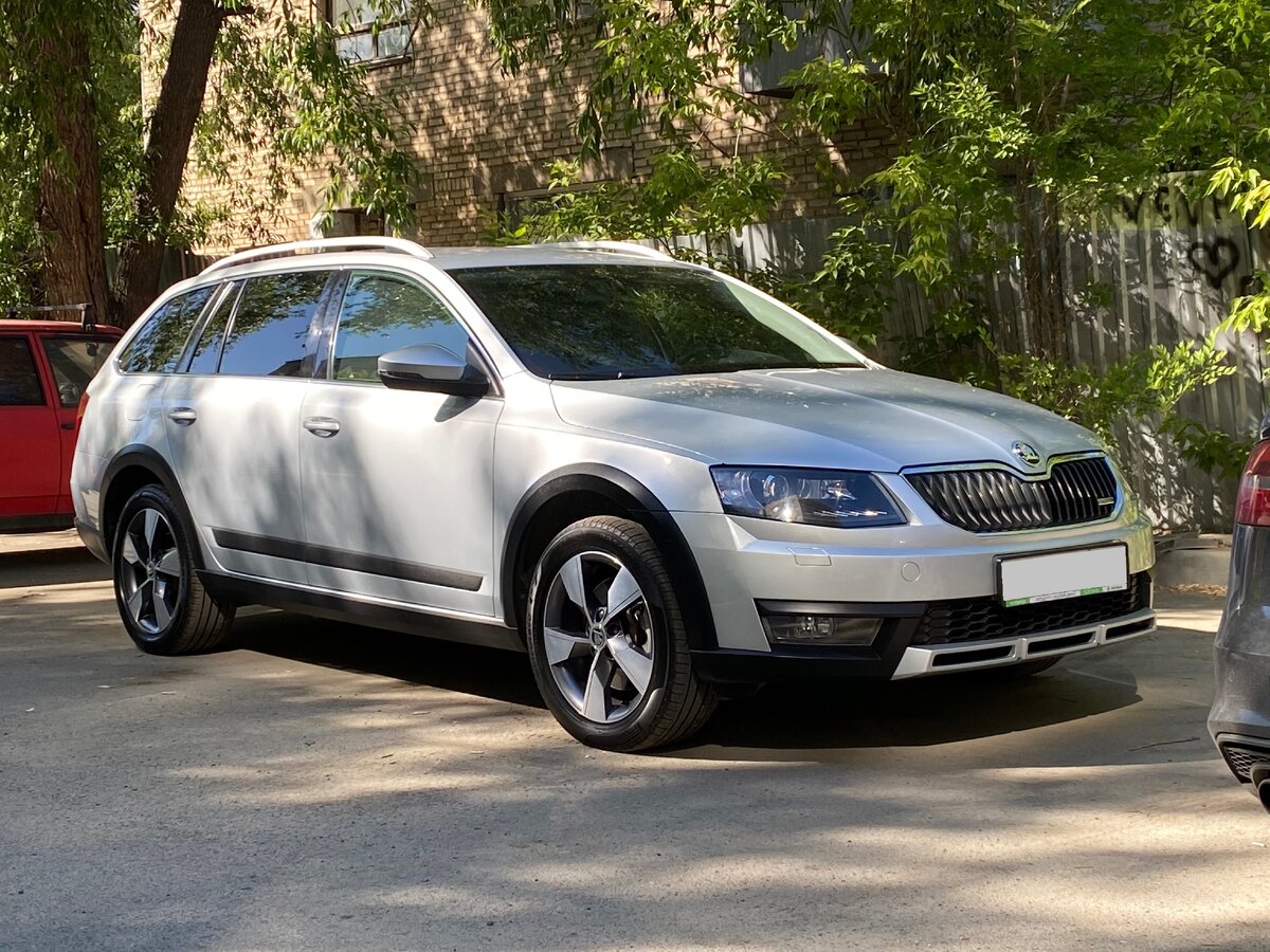 После Audi Q5 купили Skoda Octavia Scout 2015 г.в., 1 вл., 69.000 км, 1.8TSI (CJSB)180 сил, DSG6 DQ250, полный привод (Haldex).
Капот и передний бампер в броне.