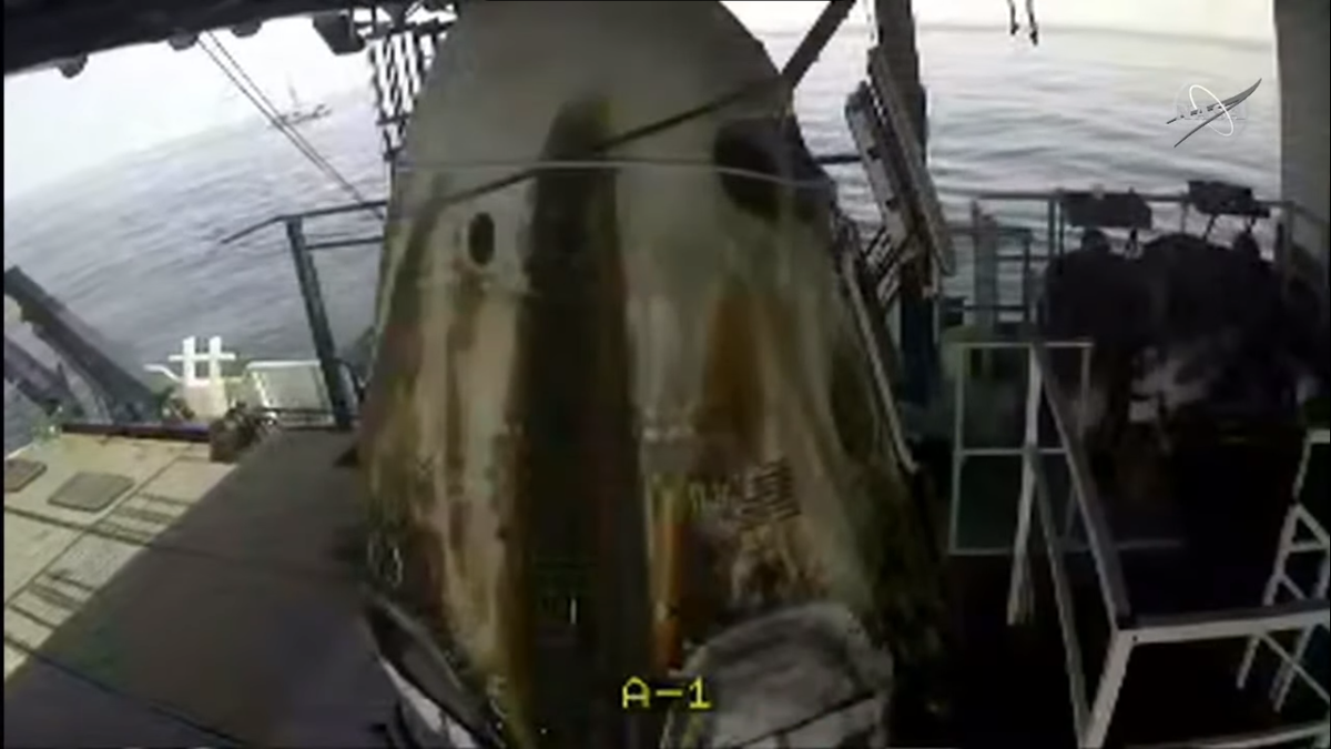 На борту спасательного судна.