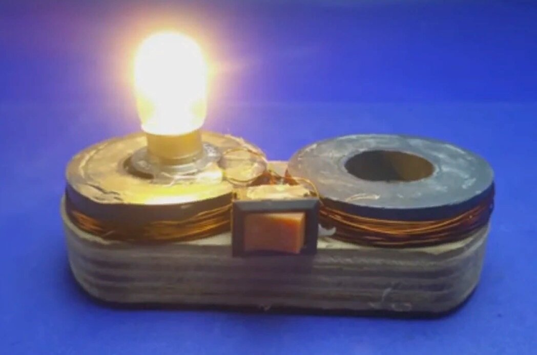 Как сделать фонарик без батареек своими руками | Фонарик, Медный провод, Люминесцентная лампа