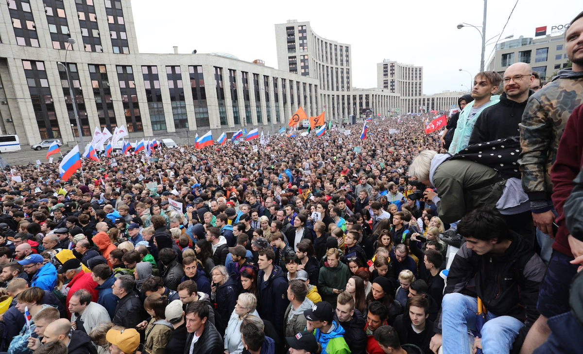 Двух тысяч людей. Проспект Сахарова Москва митинг. Митинг на проспекте Сахарова 2019. Митинг на проспекте Сахарова 10 августа. Митинг на проспекте Академика Сахарова.