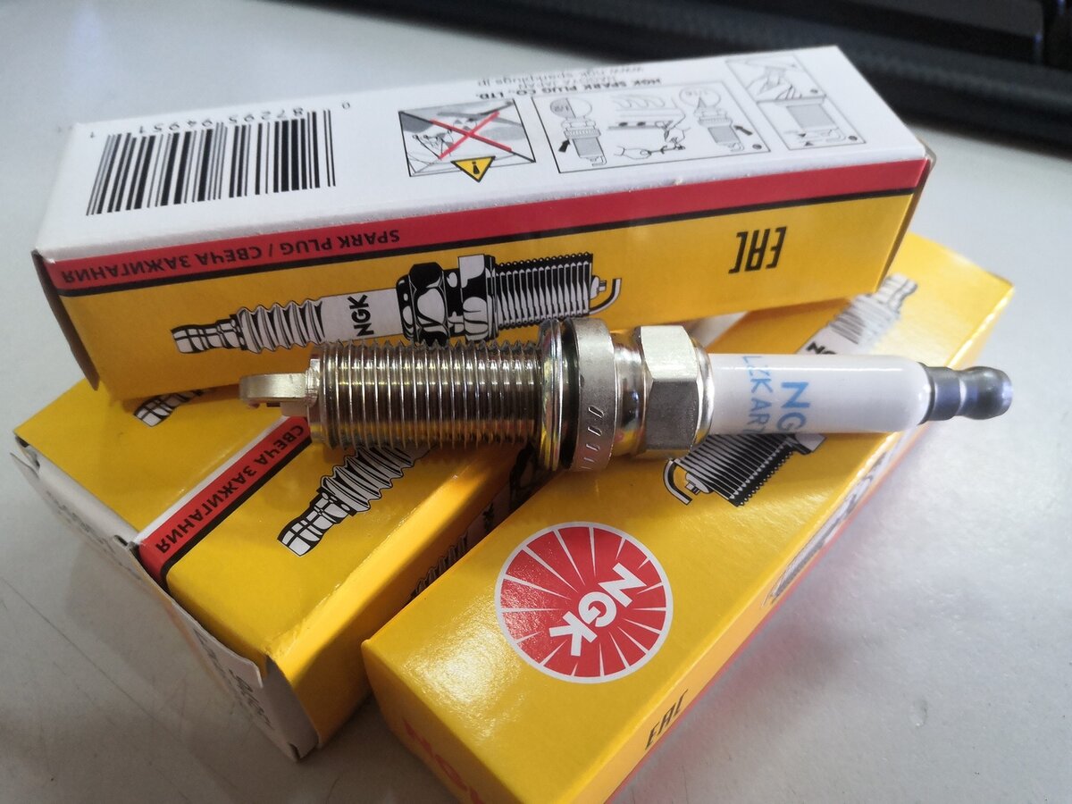 Свечи NGK 94951.