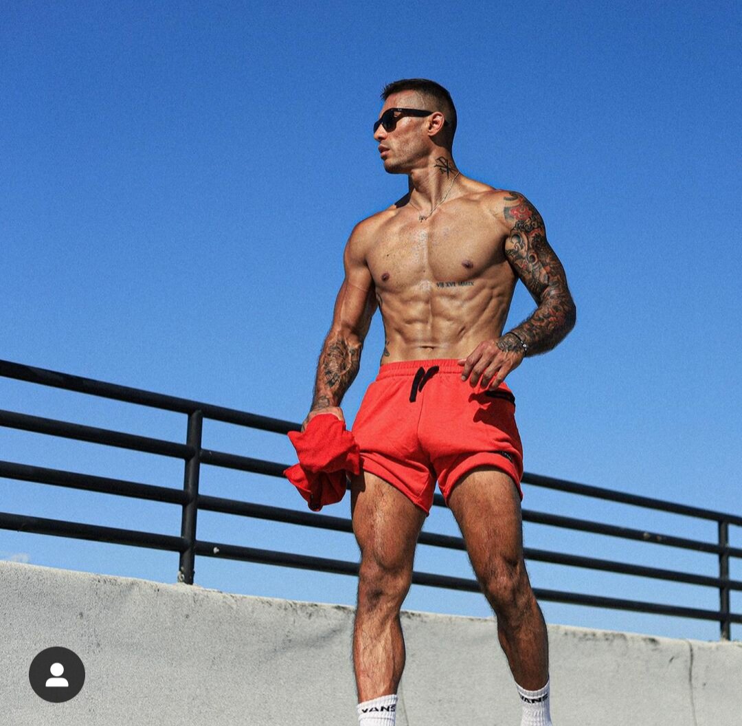 Майкл Васкез на фотосессии