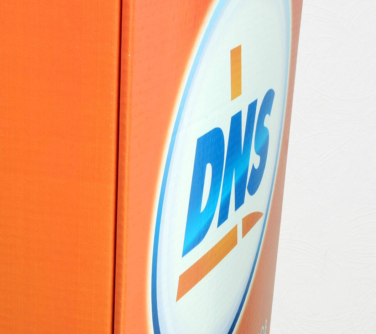 Закрытый срез гофры на антикражных воротах