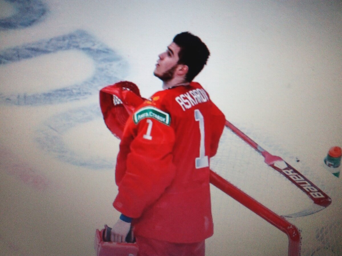 Ярослав Аскаров - опять без клюшки.  фото: картинки яндекса. 