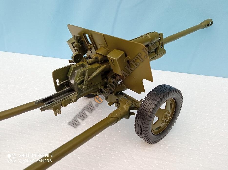 Модель 76-мм дивизионной пушки ЗиС-3 образца 1942 года.