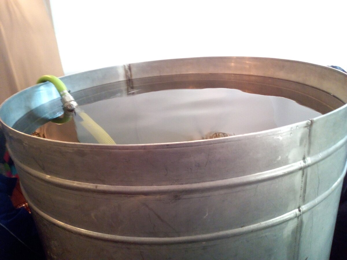 Вода освящается и в водоемах , и в храмах