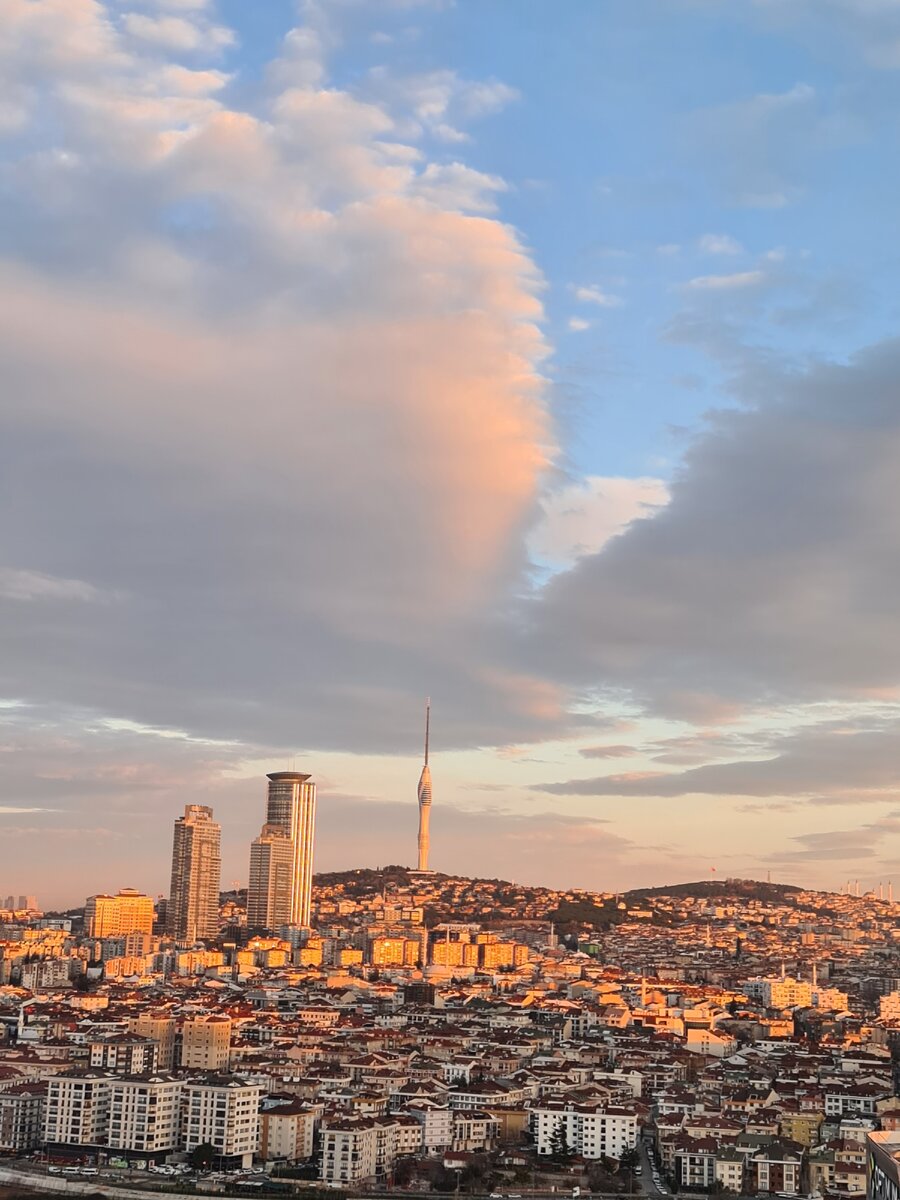 Стамбул на рассвете из окна отеля