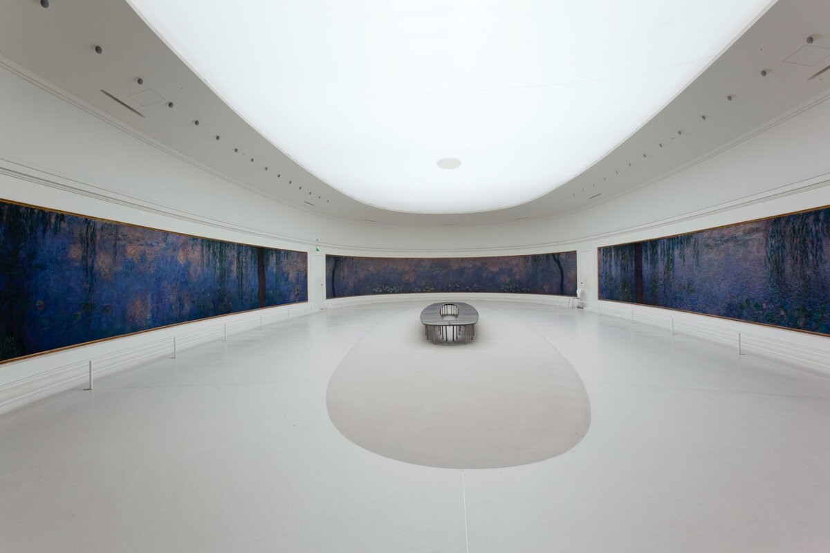 Зал овальной формы для "Кувшинок" Клода Моне. Музей Оранжери (Париж, Франция)