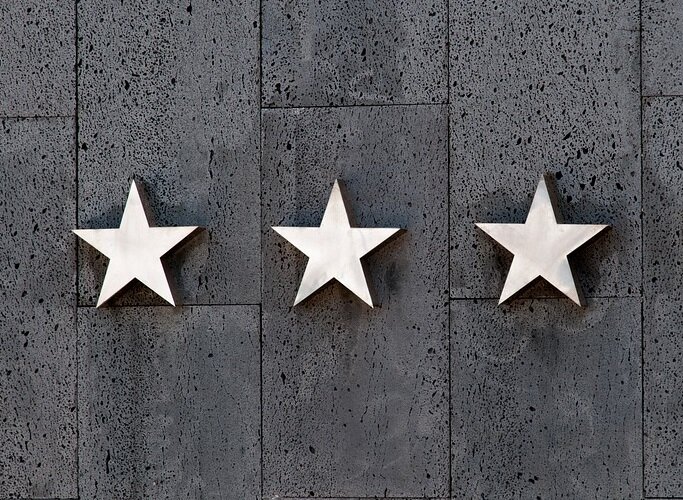 Pixabay License Бесплатно для коммерческого использования
Указание авторства не требуется https://pixabay.com/ru/photos/звезды-рейтинг-путешествия-четыре-1128772/