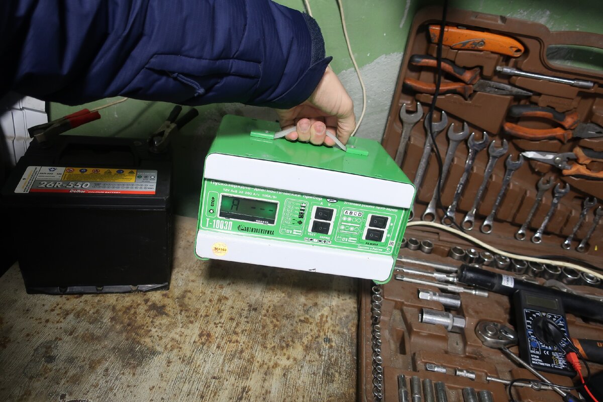 Чем отличается пусковое устройство для АКБ от пуско-зарядного. Какое из ...