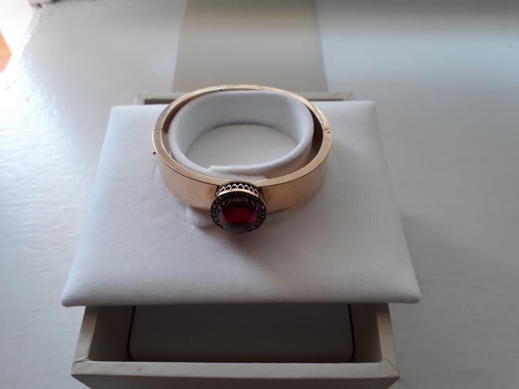 Женский браслет.Золото 56 проба.Рубин?Алмазы. Цена 180000 руб