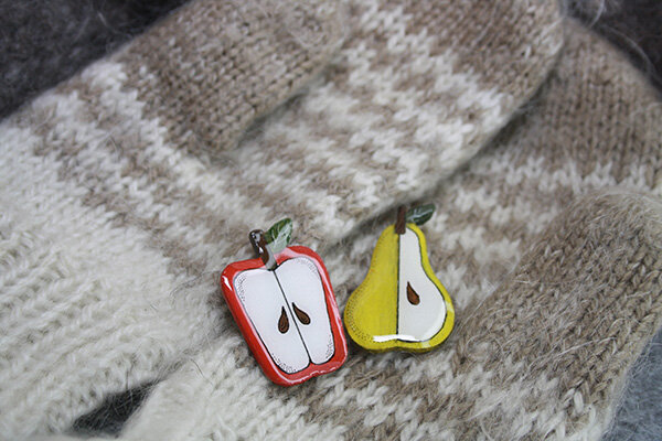 Броши деревянные. Фото автора