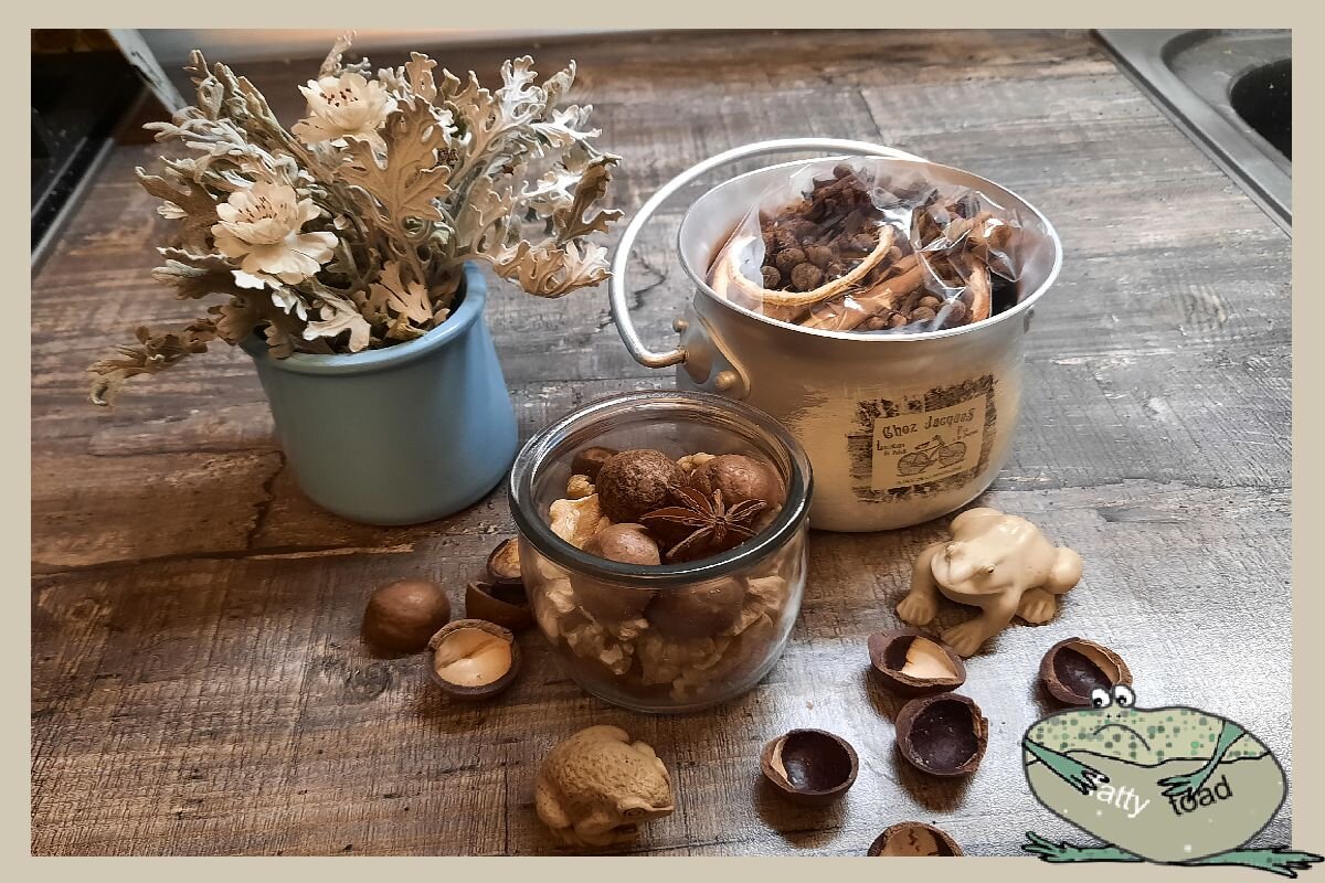 Баночка от йогуртов и от сметаны. Фото автора.