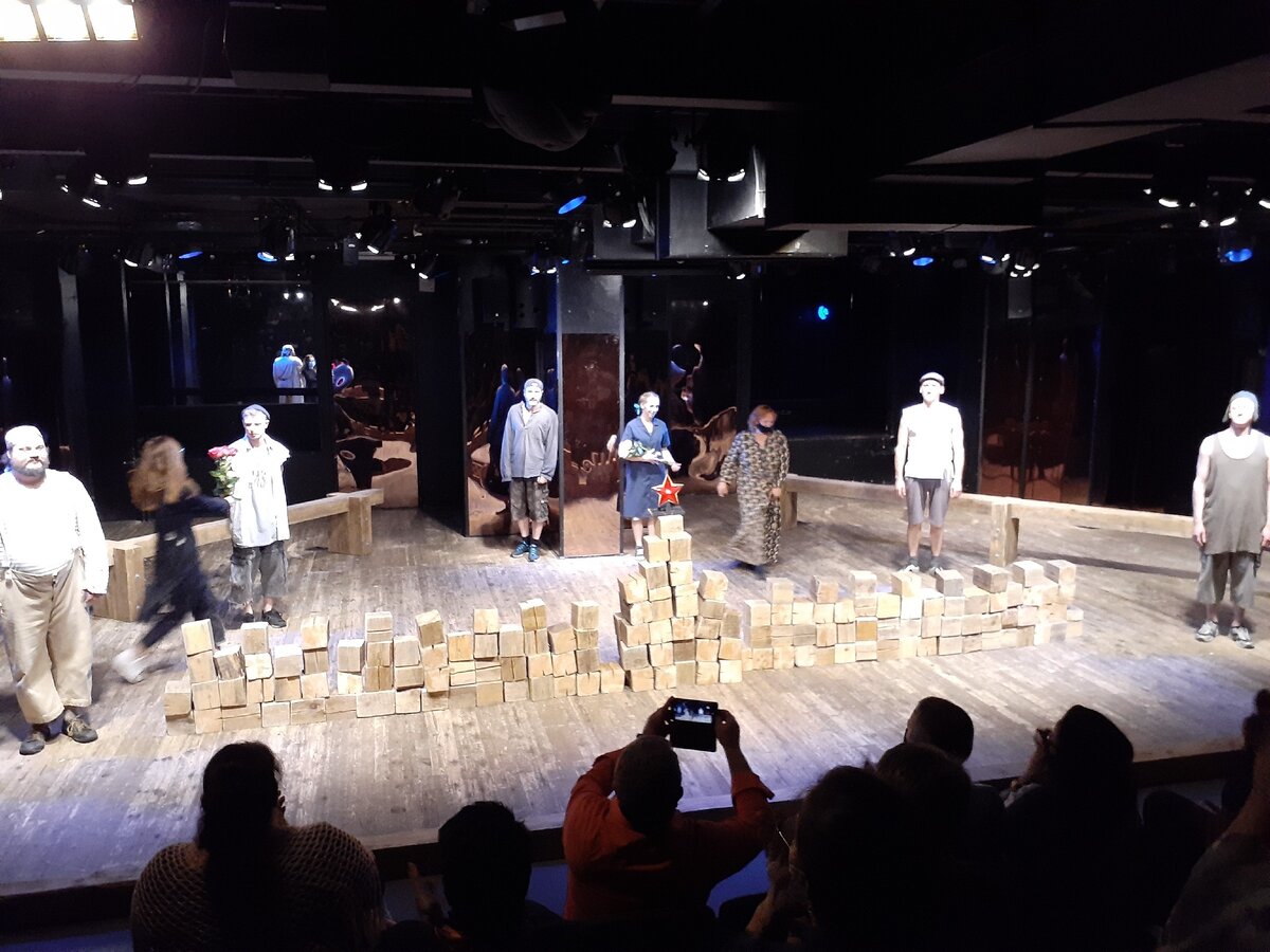 Игра в кубики в Театре на Юго-Западе