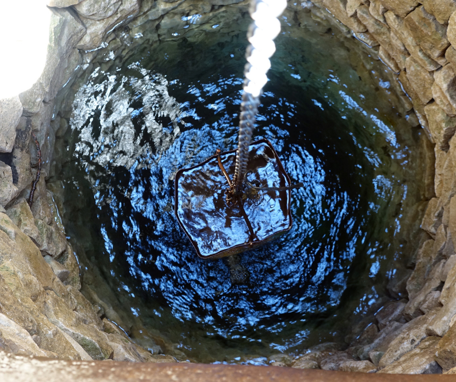 Течение воды в колодце