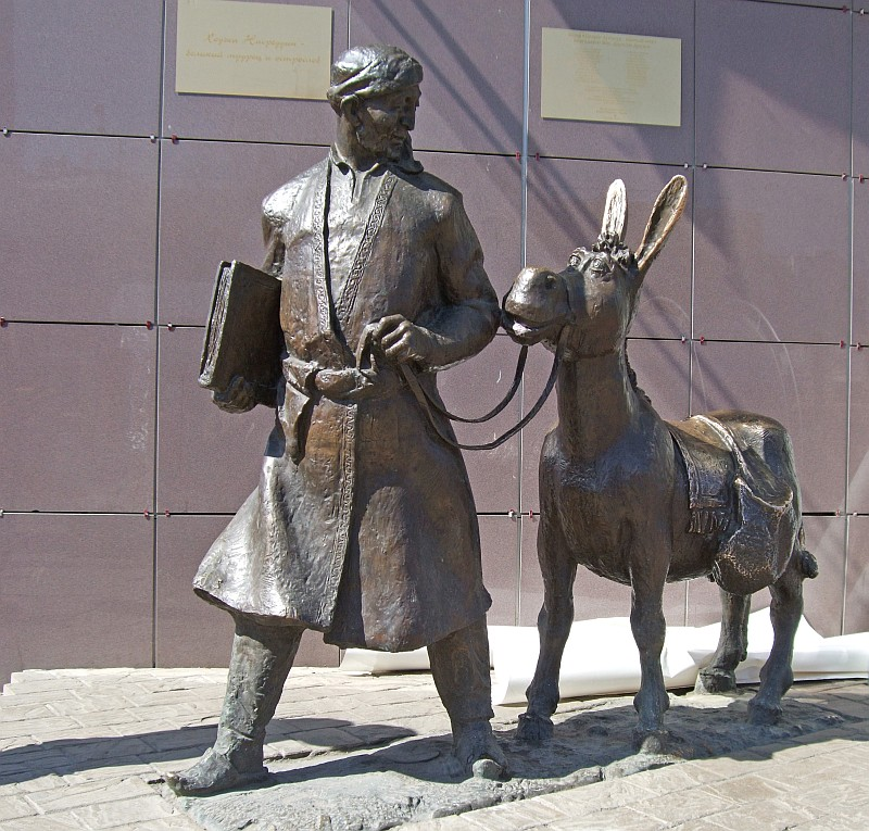 Памятник Ходже Насреддину. Памятник Ходже Насреддину в Москве Молодежная. Ходжа Насреддин памятник в Бухаре. Памятник Ходже Насреддину в Москве метро.