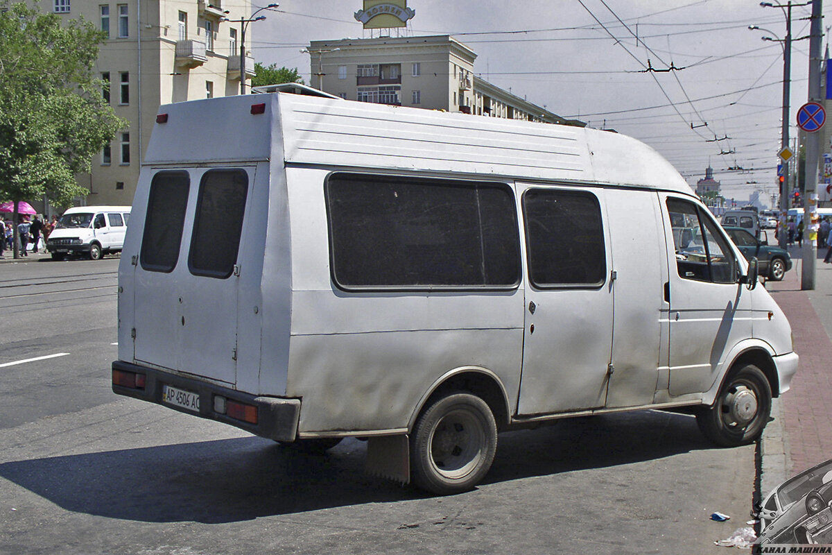 Микроавтобус СПВ-33021.01-15 первых выпусков (фото М.Шелепенкова)