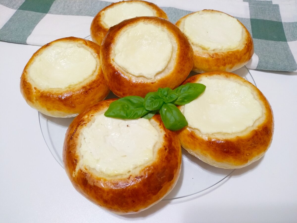 Ватрушки с виноградом