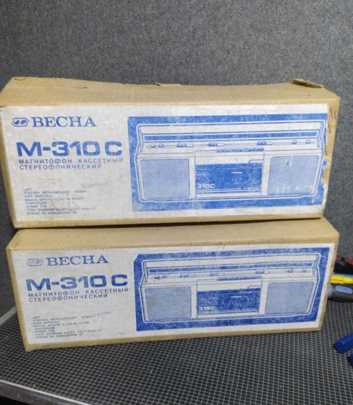 Кассетный стереофонический магнитофон "Весна-310С". 2 штуки