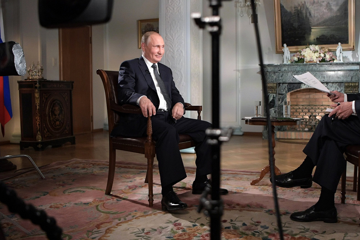 Путин во время интервью. Фото из открытых источников.