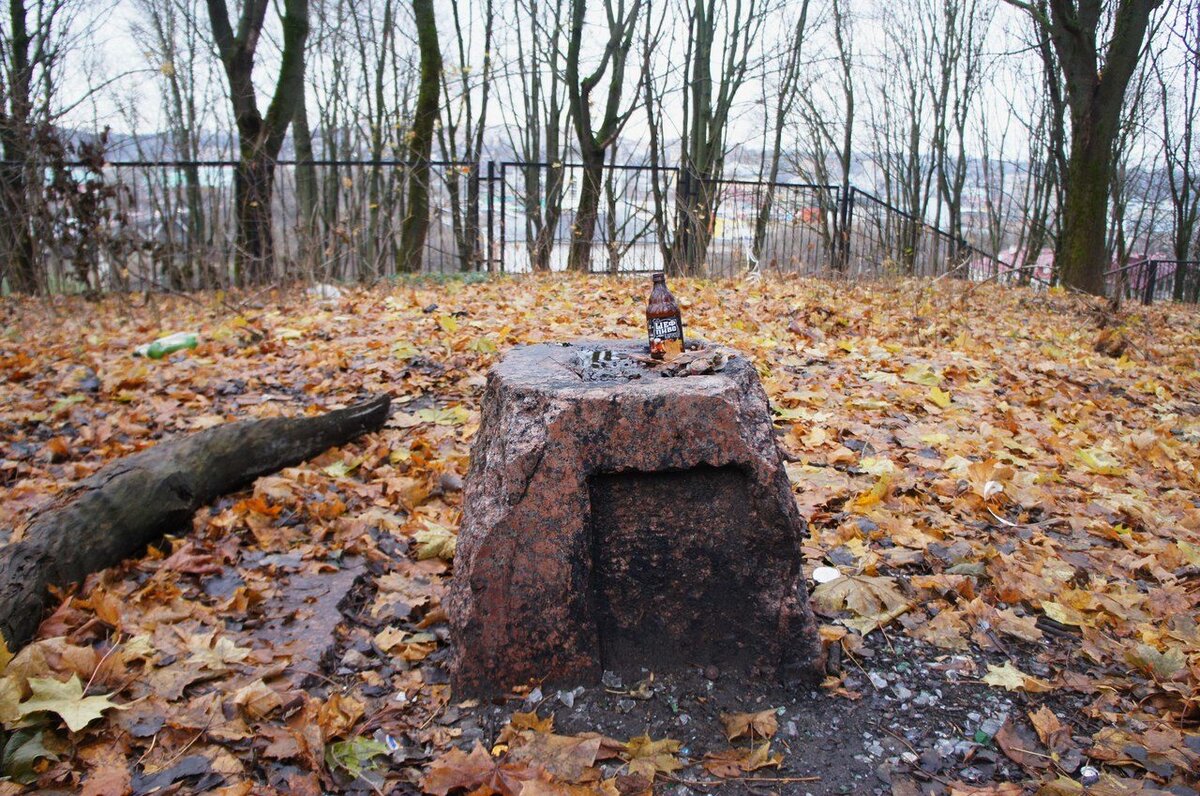 Мародёры случайно наткнулись на старинный склеп в городском парке  Смоленска. Расследование длинною в 40 лет | Я КЛАДОИСКАТЕЛЬ | Дзен