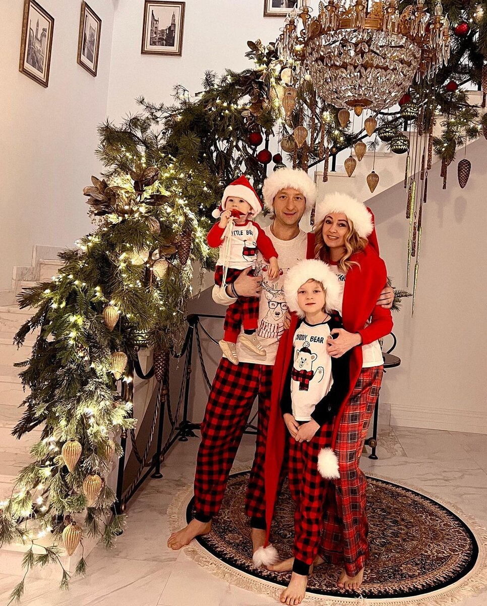 Яна Рудковская и Евгений Плющенко с детьми. Источник фото: Instagram