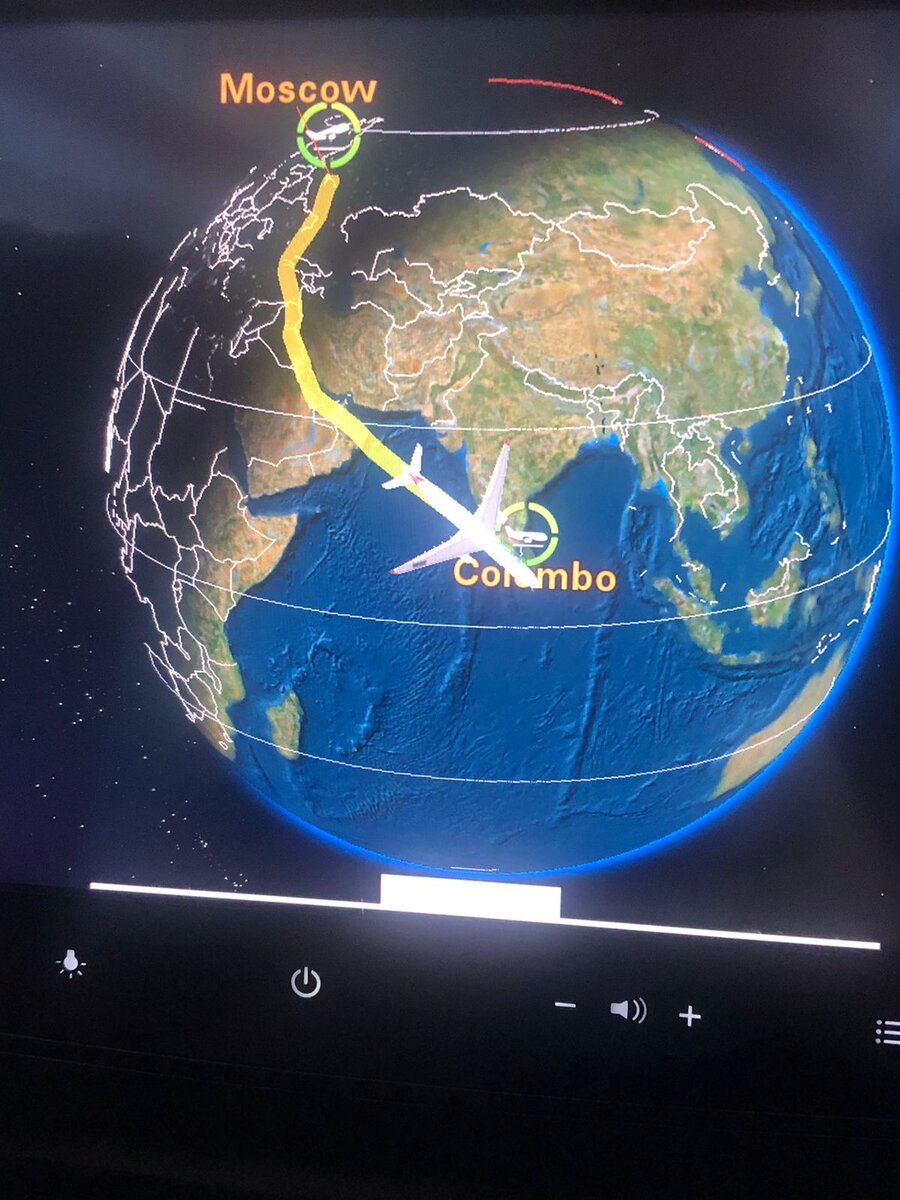 На мониторе отображался весь наш полёт ✈️ 