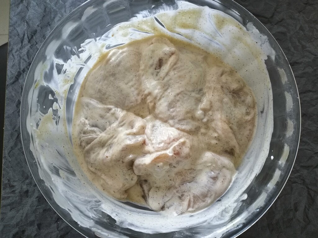 Замочила курицу в маринаде