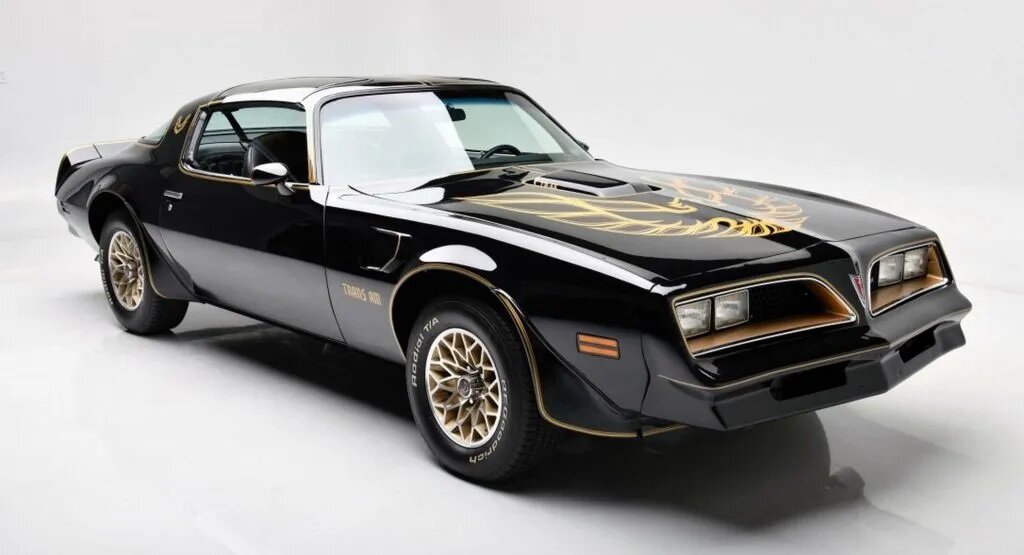 Личный Trans Am Берта Рейнольдса 1977 года выпуска в начале 2022 года был продан на аукционе в США за сумасшедшие 495 000 долларов...