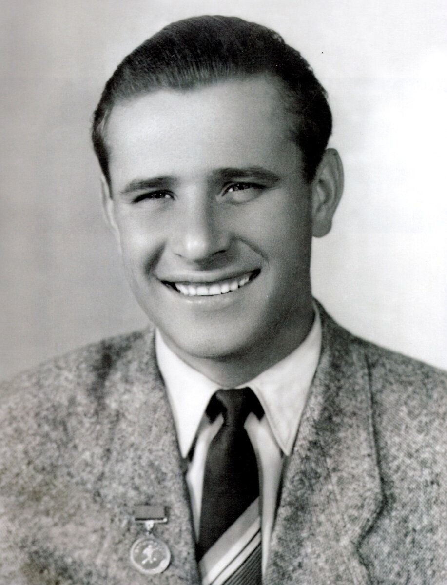 Советский футболист, вратарь, выступавший за московское «Динамо» и сборную СССР. Олимпийский чемпион 1956 года и чемпион Европы 1960 года, 5-кратный чемпион СССР, заслуженный мастер спорта СССР. Герой Социалистического Труда. Полковник. Член КПСС с 1958 года.