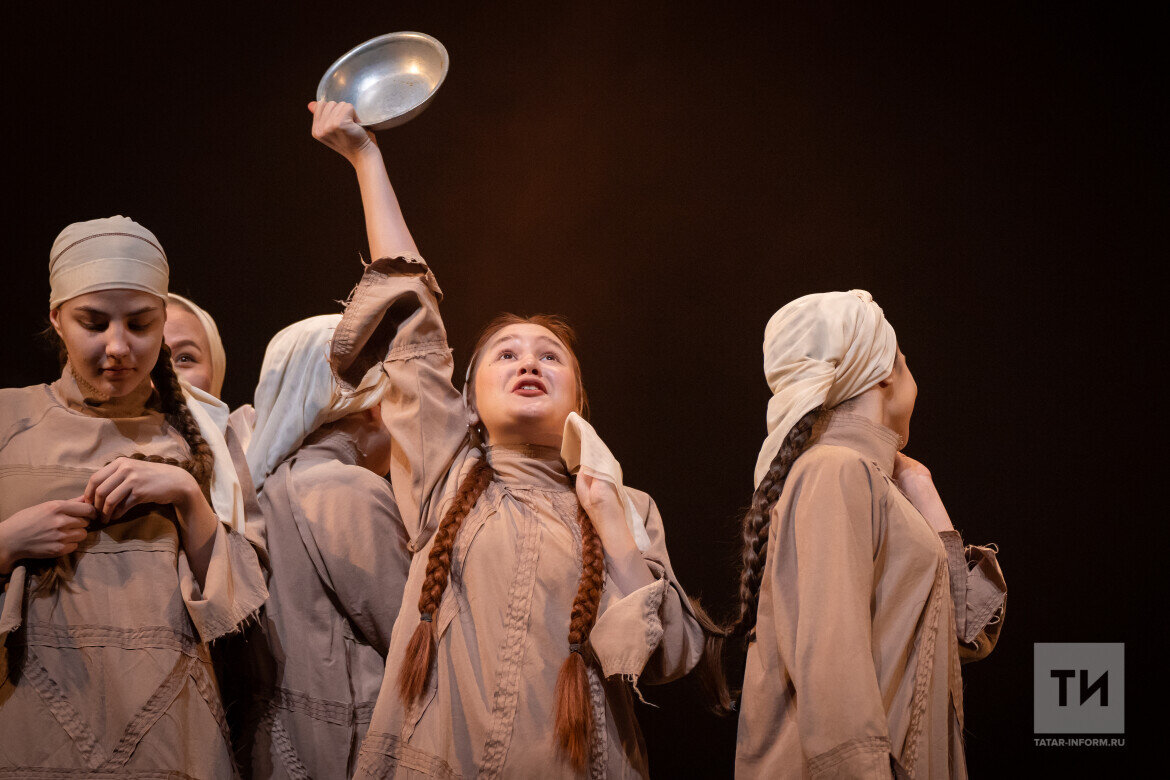 «Муть» рассказывает о жизни татарской деревни конца XIX века. Сюжет построен на основе событий, происходивших в 1877 году. Тогда голод охватил все Поволжье»
Фото: © Владимир Васильев / «Татар-информ»
