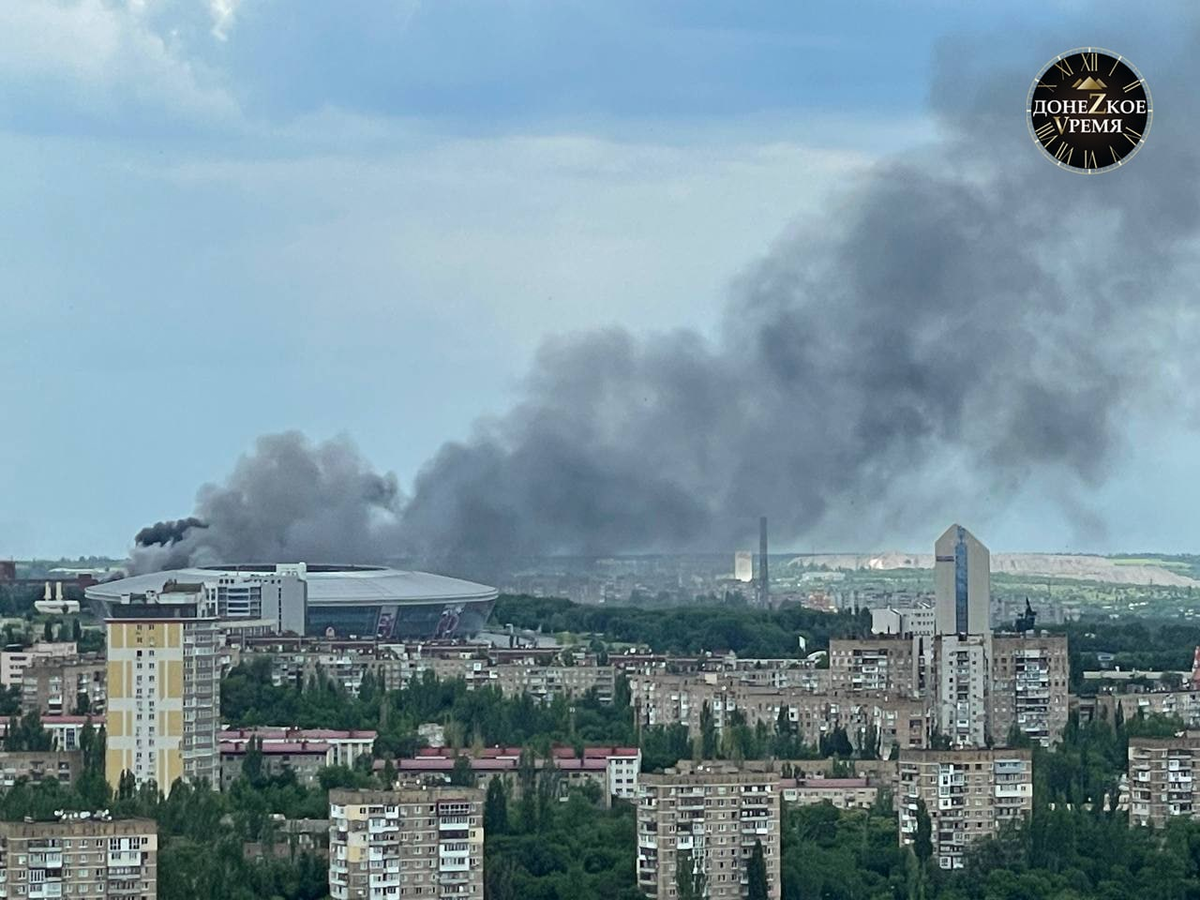 ВФУ уже два часа расстреливают Киевский район Донецка натовскими снарядами