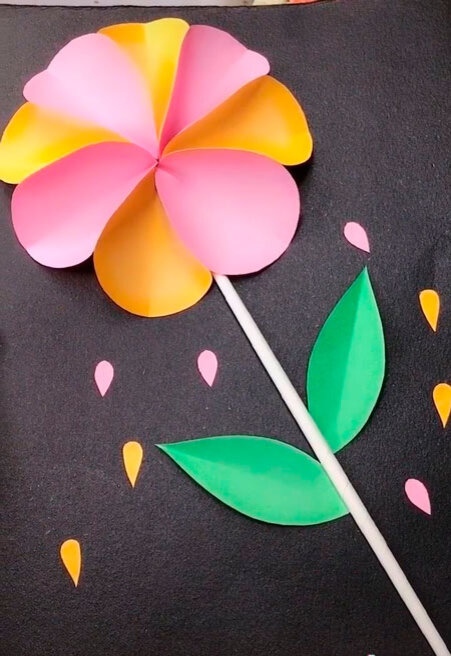 Цветок из цветной бумаги: поделка аппликация для детей