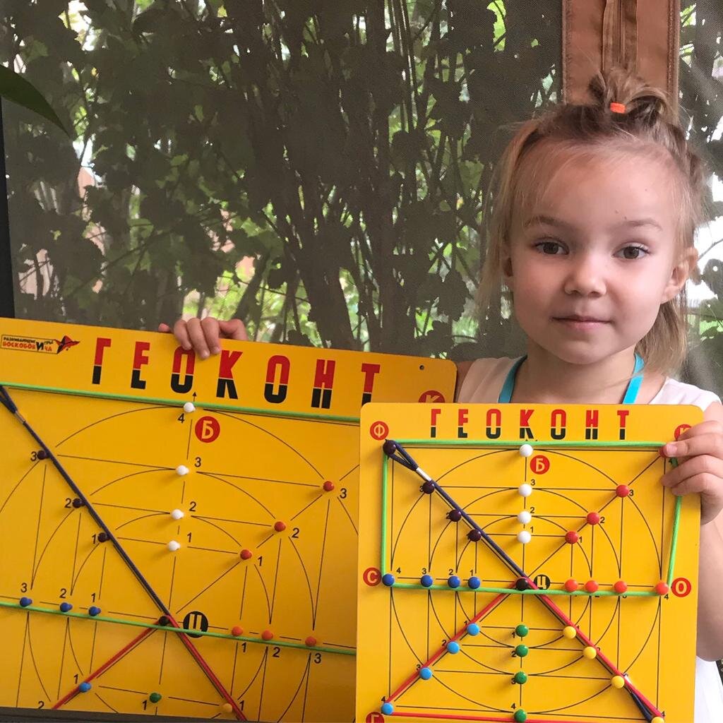 Геоконт "Великан" - фронтальная игра, крепится на стену для наглядной демонстрации поставленной задачи и для удобства в коллективном использовании детей.