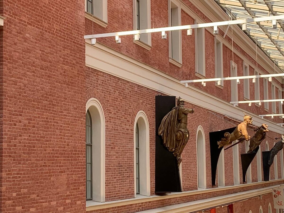 Носовые части кораблей.