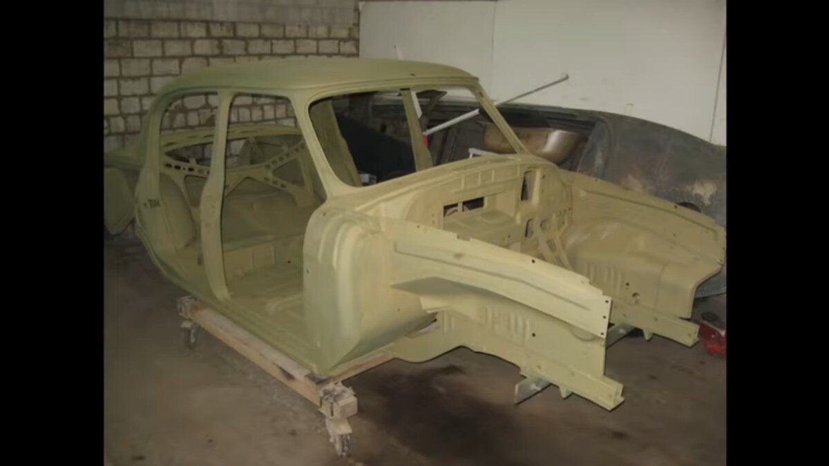 Во время восстановление ГАЗ 21. Фото взято из открытых источников.