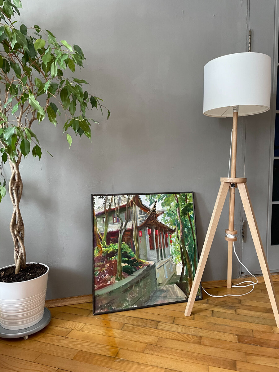 Это квартира одной моей знакомой художницы.  У неё очень стильное жилье, она разрешила мне про него написать, но руки не доходят. Обязательно сделаю публикацию, но не сейчас. А здесь я хочу просто сделать красивую миниатюру к статье. 