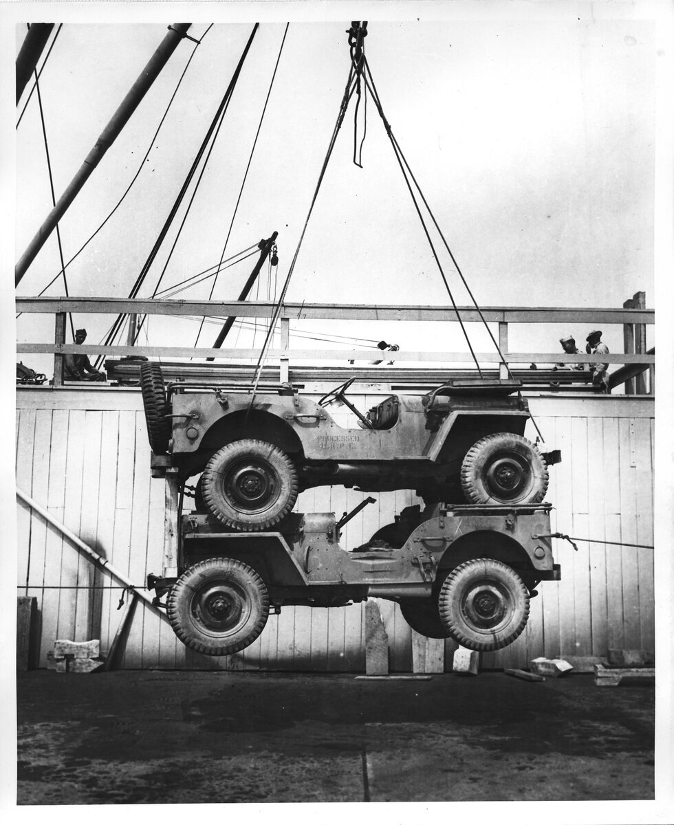 Один из вариантов погрузки Виллисов на транспортное судно