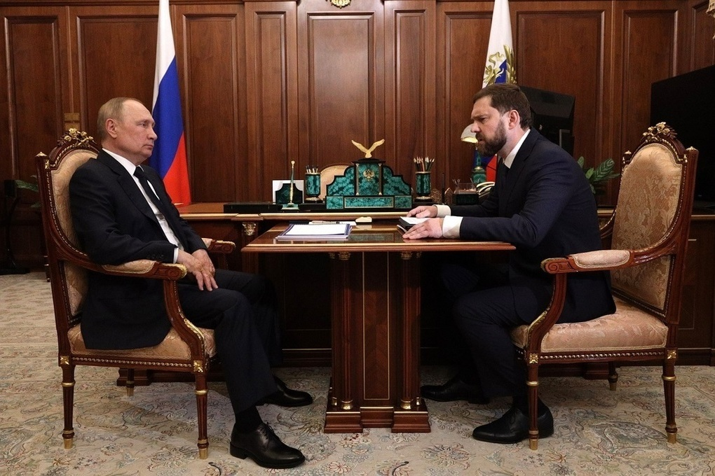 Владимир Путин на встрече с руководителем Федерального агентства по делам национальностей Игорем Бариновым. Фото: mk.ru 
