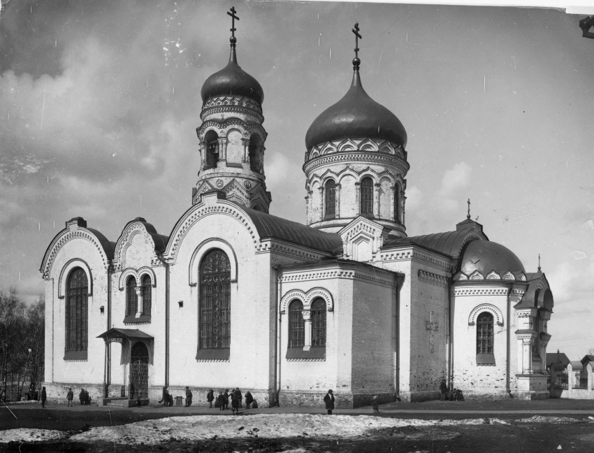 Воскресенский храм до революции.