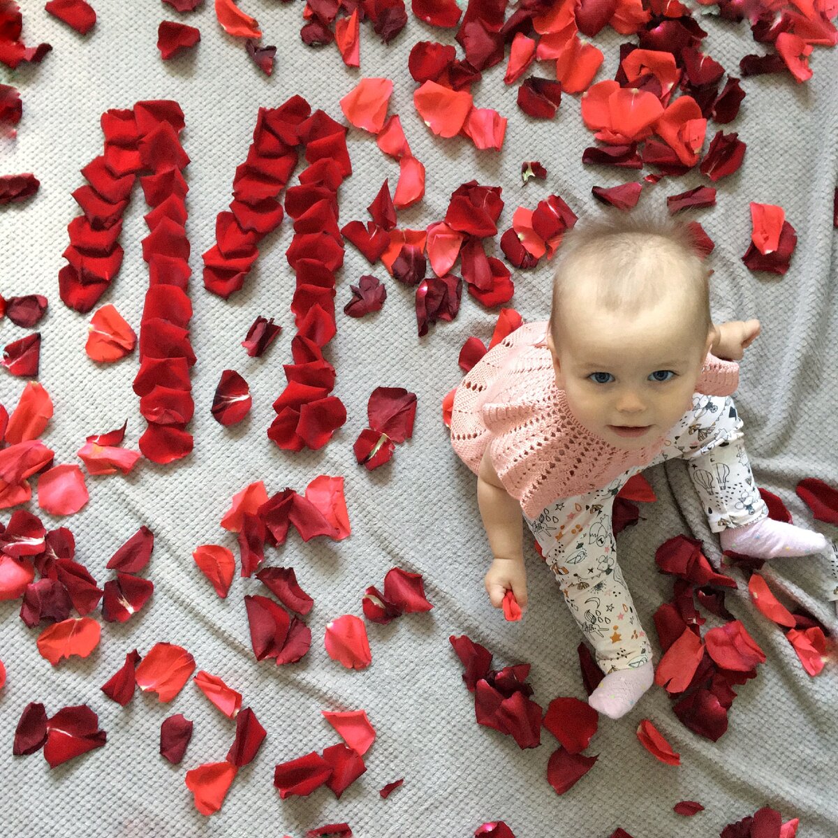 Фото с 11 месяцами девочке