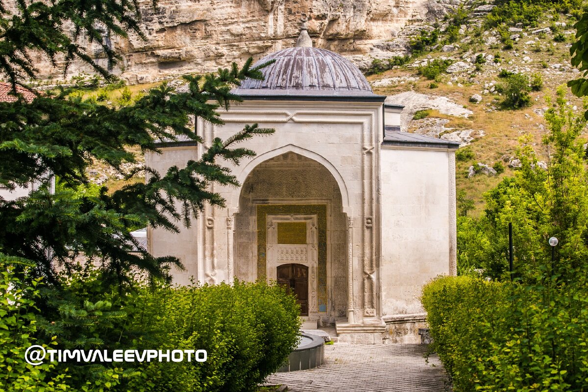 Дюрбе над могилой основателя ханства Хаджи Герай хана. Фото автора