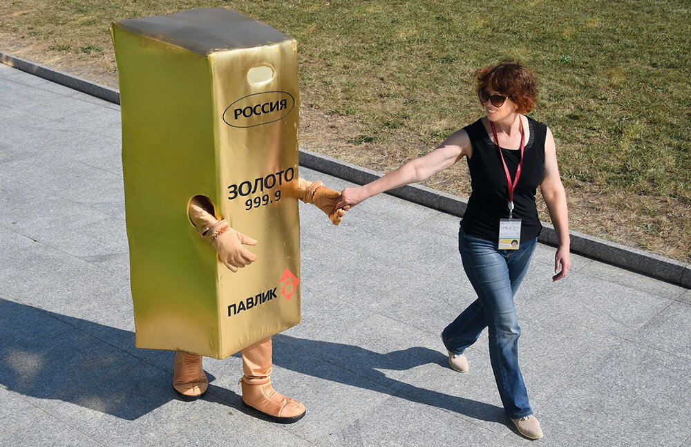 «В лучшие годы Россия получала до $60–70 млрд в год от экспорта газа, а весь золотой экспорт даже по нынешним очень высоким ценам не превысит $13 млрд», – объяснил  директор группы корпоративных рейтингов Максим Худалов.